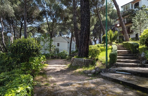 San Martin de Valdeiglesias Apartment | Apartment with amazing views to San Juan Lake