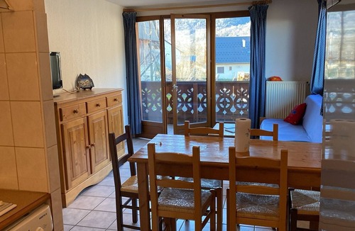 Saint-Colomban-des-Villards Apartment | Apartment with Mountain View and Balcony