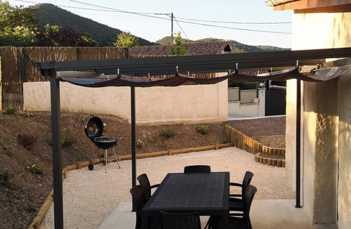 Saint-Julien-en-Saint-Alban Apartment | Apartment, ideal for holidaymakers or workers, 10min freeway exit