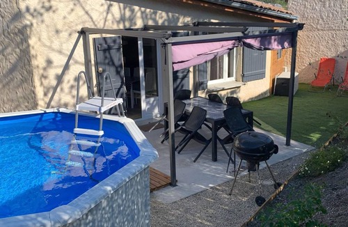 Saint-Julien-en-Saint-Alban Apartment | Apartment, ideal for holidaymakers or workers, 10min freeway exit