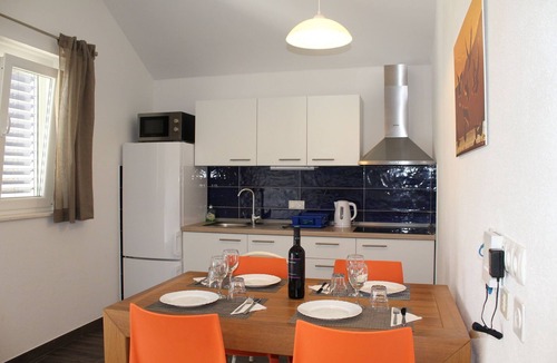 Verunic Apartment | Apartment in Veli Rat near Beaches