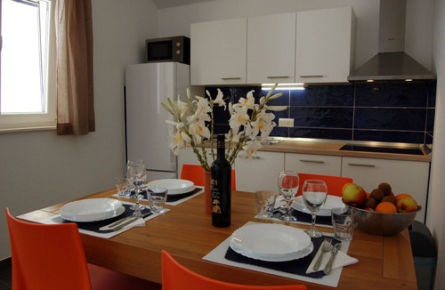 Verunic Apartment | Apartment in Veli Rat near Beaches
