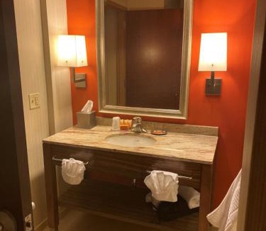 Lawton Hotel | Apache Casino Hotel