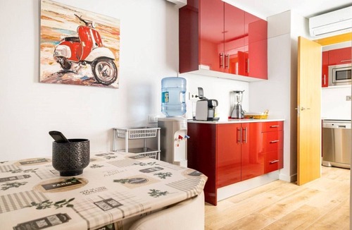Collblanc y La Torrassa Apartment | Apartamento Nuevo Espacioso Cómodo a 7 Minutos Caminando del Camp Nou
