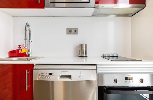 Collblanc y La Torrassa Apartment | Apartamento Nuevo Espacioso Cómodo a 7 Minutos Caminando del Camp Nou