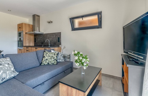 Saint-Pancrasse Apartment | Apartment "La Source Amélie" with Mountain View, Terrace and Private Garden.