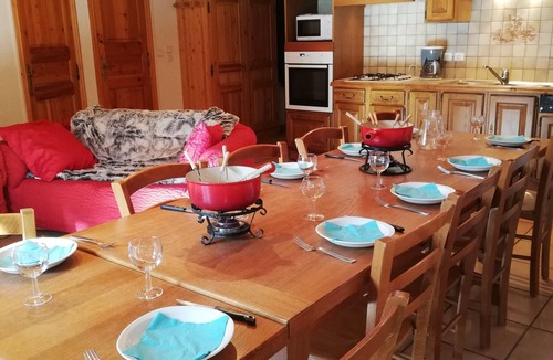 Saint-Martin-de-Belleville Apartment | apartment "myosotis" in chalet 20 m from the ski lift of the village and shops