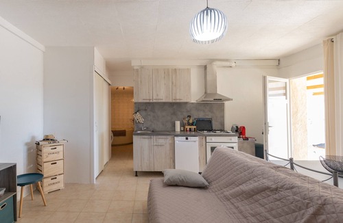 Saint-Sauveur-de-Cruzieres Apartment | Apartment 'Gîte 3 - Lavande' with Lake View, Shared Pool and Wi-Fi
