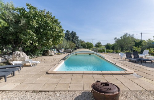Saint-Sauveur-de-Cruzieres Apartment | Apartment 'Gîte 3 - Lavande' with Lake View, Shared Pool and Wi-Fi