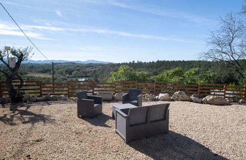 Saint-Sauveur-de-Cruzieres Apartment | Apartment 'Gîte 3 - Lavande' with Lake View, Shared Pool and Wi-Fi