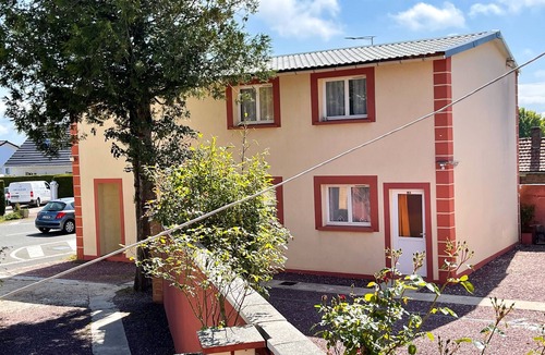 Saint-Martin-en-Campagne Apartment | Apartment-Ensuite with Shower-Courtyard view