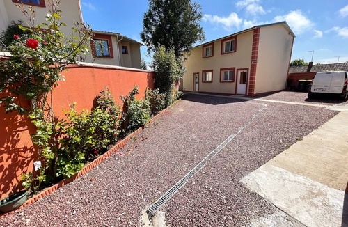 Saint-Martin-en-Campagne Apartment | Apartment-Ensuite with Shower-Courtyard view
