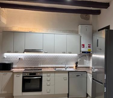 Sant Joan de Les Abadesses Apartment | Apartament al centre històric - Mallerenga