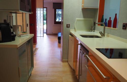 Sant Andreu de Llavaneres Apartment | apartamento aislado jardín y piscina