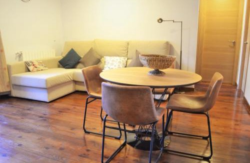 Esterri D'Aneu Apartment | Apartament acollidor amb una gran llar de foc by RURAL D'ÀNEU