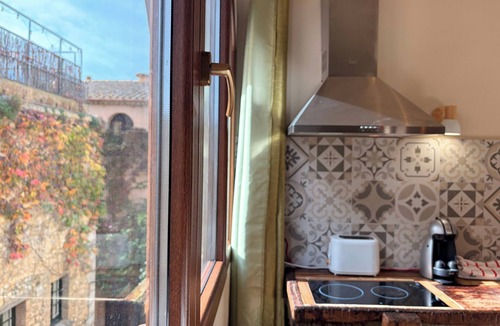 Ventallo House | Apartament amb llar de foc, 10 m. de la platja EC
