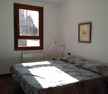 La Torre de Cabdella Apartment | Apartament amb pati a la Vall Fosca, tranquilitat i bones vistes
