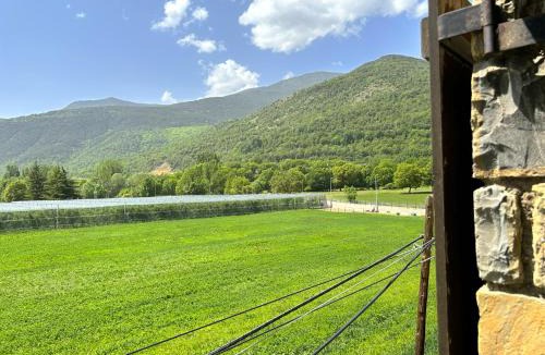 Esterri D'Aneu Apartment | Apartament de disseny rústic amb vistes by RURAL D'ÀNEU