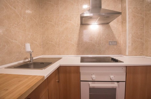 Sant Adria de Besos Apartment | Apartamento Entero con 2 Habitaciones. 15min al Centro en Tren