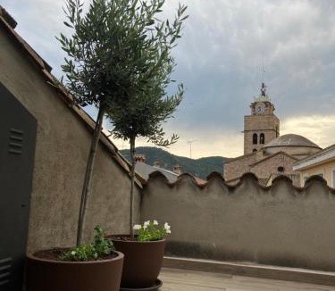 Santa Coloma de Farners Apartment | Apartamento céntrico con WIFI y climatizado de 1 habitación y sofá-cama para 3 personas