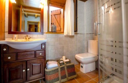 Alt Aneu Apartment | Apartament familiar de luxe i balcó amb vistes by RURAL D'ÀNEU