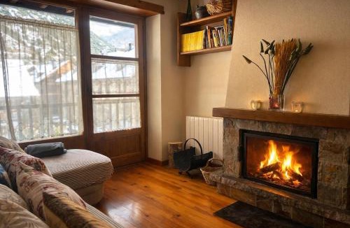 Esterri D'Aneu Apartment | Apartament familiar i amb llar de foc by RURAL D'ÀNEU