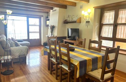 Esterri D'Aneu Apartment | Apartament familiar i amb llar de foc by RURAL D'ÀNEU