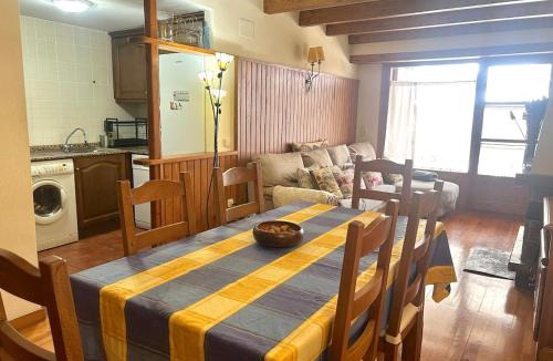 Esterri D'Aneu Apartment | Apartament familiar i amb llar de foc by RURAL D'ÀNEU