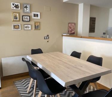 Sort Apartment | Apartament Neret I