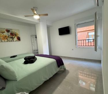 Almansa Apartment | Apartamento África en centro moderno con balcón