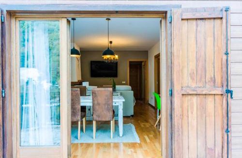 Las Bordas Apartment | Apartamento a 15 minutos de Baqueira con parking y terraza