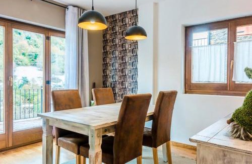 Las Bordas Apartment | Apartamento a 15 minutos de Baqueira con parking y terraza