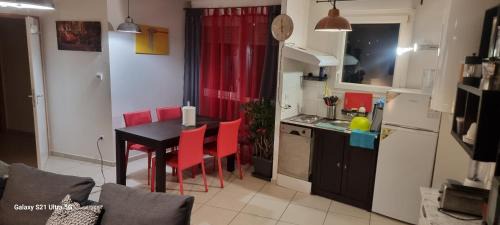 Audun-le-Tiche Apartment | Apartamento bem eluminado e vista