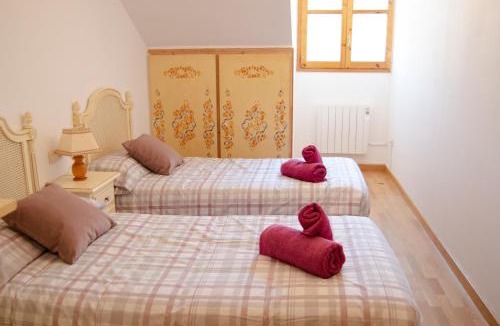 Rialp Apartment | Apartamento Céntrico con Parking - L'Amfitriona