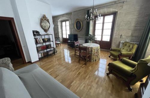 Briones Apartment | Apartamento Casa de los Arcos by Clabao
