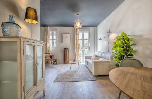 Santiago Apartment | Apartamento cerca de la MEZQUITA DE CORDOBA & FREE PRIVATE PARKING