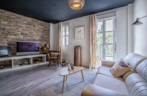 Santiago Apartment | Apartamento cerca de la MEZQUITA DE CORDOBA & FREE PRIVATE PARKING