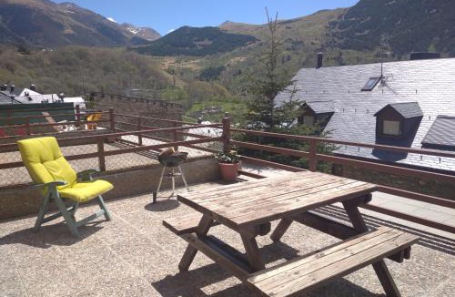 Taull Apartment | Apartamento con gran terraza y vistas panorámicas en Taüll, con plaza de parking