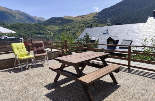 Taull Apartment | Apartamento con gran terraza y vistas panorámicas en Taüll, con plaza de parking