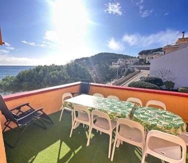 La Fosca Apartment | Apartamento con jardín a 11 metros de la playa. CG.