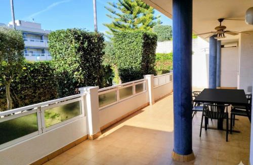 Tamarit Apartment | Apartamento con jardín privado, gran terraza y dos piscinas, en Playa de LaMora, Tarragona, familiar y tranquilo, reserva natural Bosque de la Marquesa con playas naturales, cerca de Altafulla, con parking, Wifi, Netflix