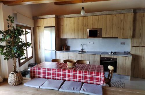 La Torre de Cabdella Ski Chalet | Apartamento con vistas en el corazón del Pirineo