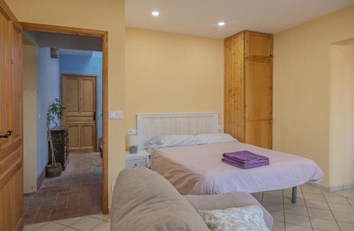 Sant Jaume de Llierca Apartment | Apartamento con balcón en Sant Jaume