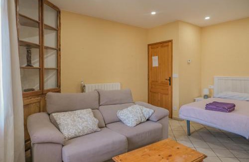 Sant Jaume de Llierca Apartment | Apartamento con balcón en Sant Jaume