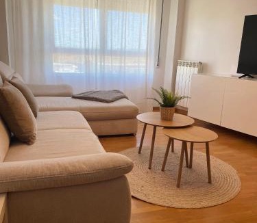 Lardero Apartment | Apartamento Garnacha Rioja Aire Acondicionado,Wifi,BUS Búho