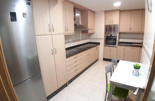 Pla del Bon Repos Apartment | Apartamento Grande - Castillo Santa Barbara
