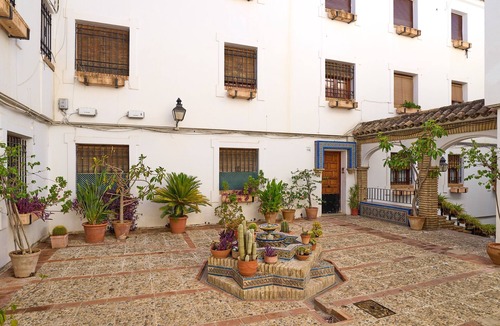 La Trinidad-San Juan y Todos los Santos Apartment | Apartamento 'Medina Paradise' con Wi-Fi y aire acondicionado en el centro de Córdoba
