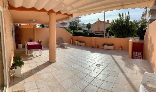 Canet de Berenguer Apartment | Apartamento Nuevo con Gran Terraza y Wifi en Canet