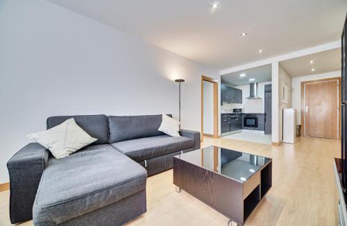 Huarte Apartment | Apartamento Oihana by Clabao