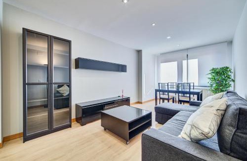 Huarte Apartment | Apartamento Oihana by Clabao